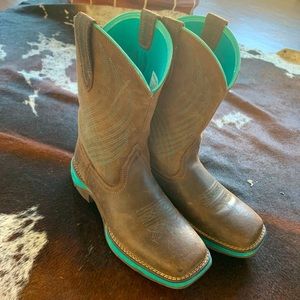 NWOT Teal Ariat Boots Size 7B